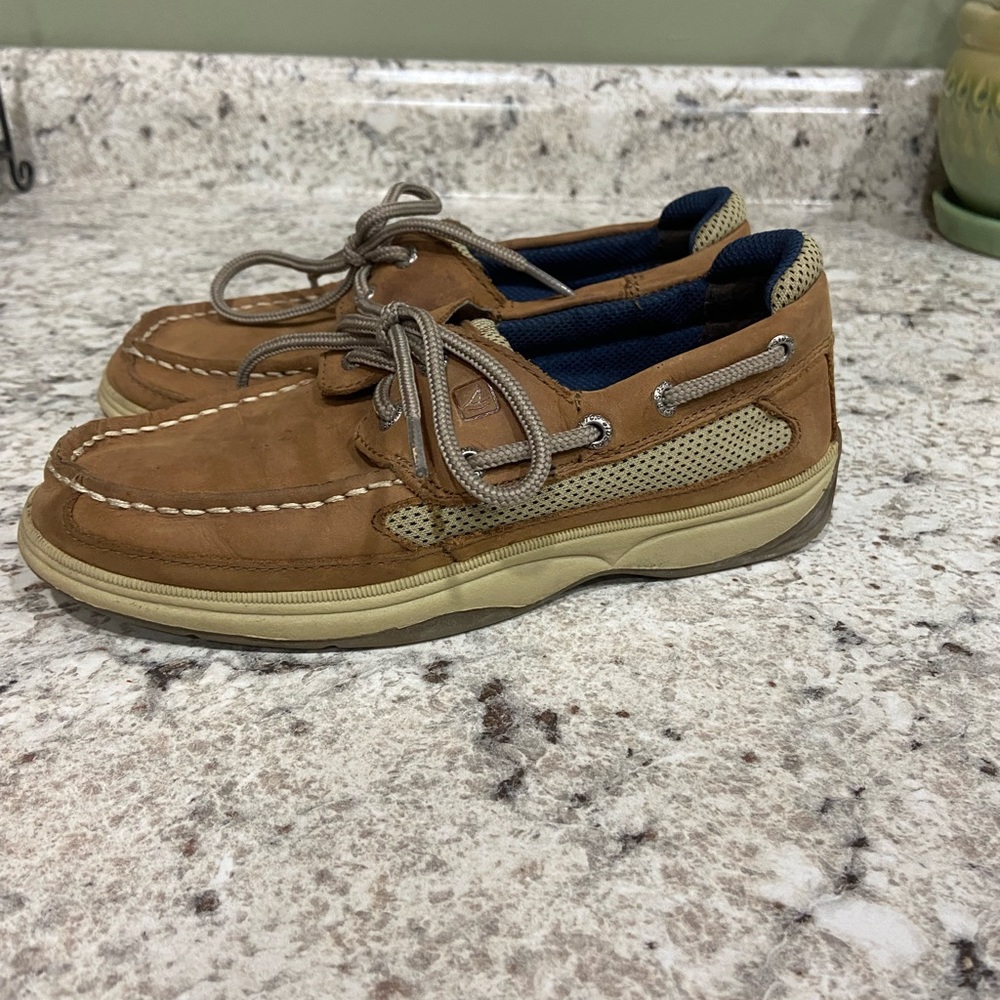 Boys-Sperry size 2